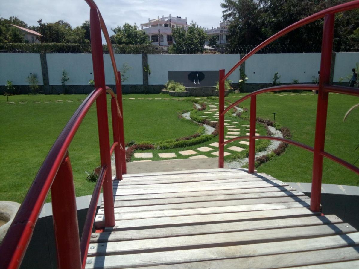 Chamiachi Hotel & Apartments Bamburi Dış mekan fotoğraf