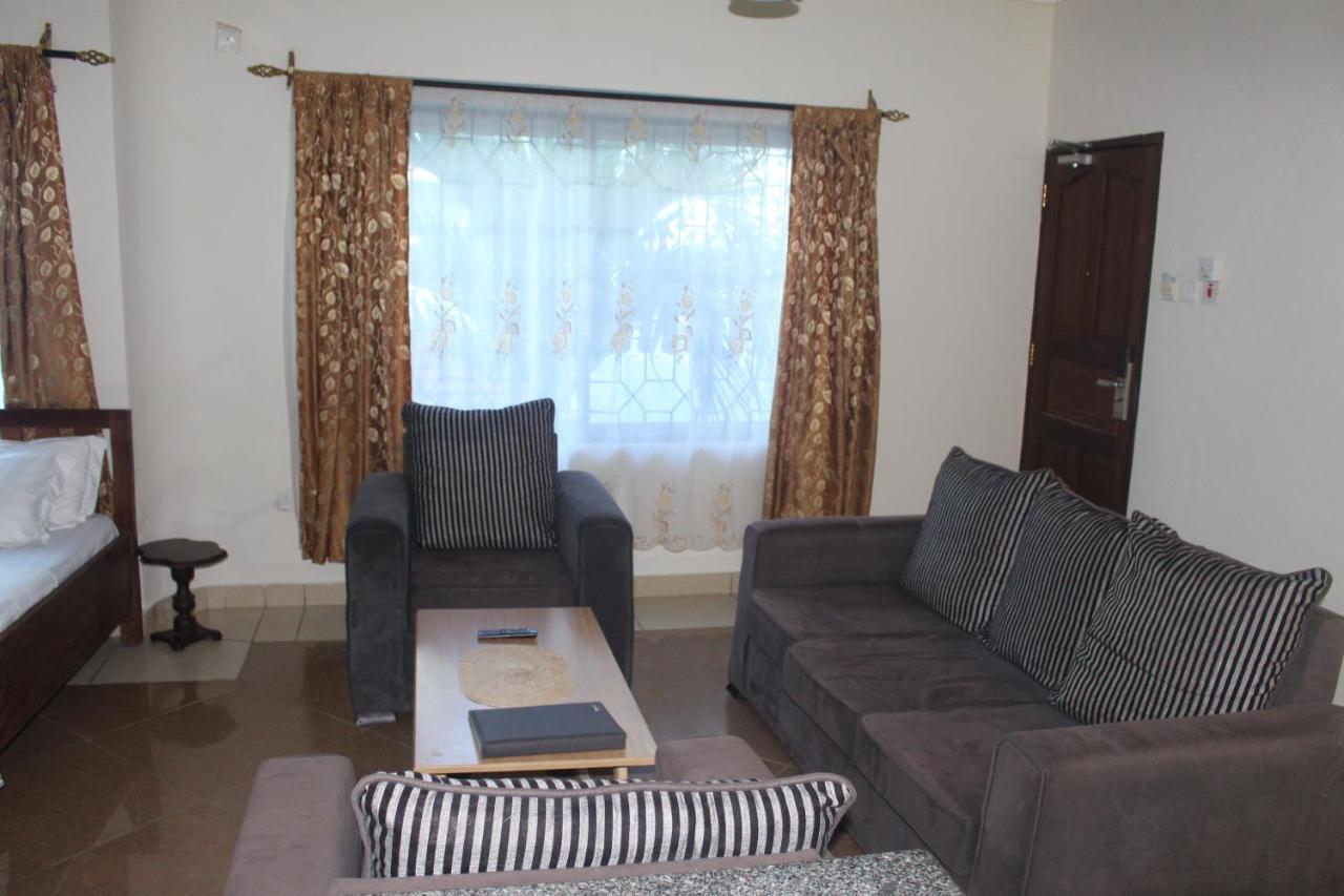 Chamiachi Hotel & Apartments Bamburi Dış mekan fotoğraf